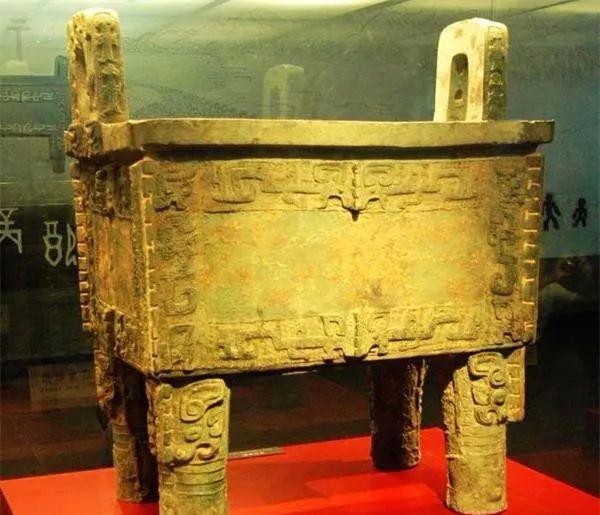 出土商代青铜器说明，古代人技术水平、工艺流程具高，是专业制作