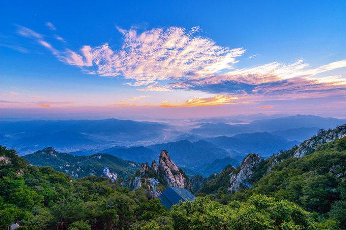 老君山锦山绣水，风景如画，老子在此得道修仙