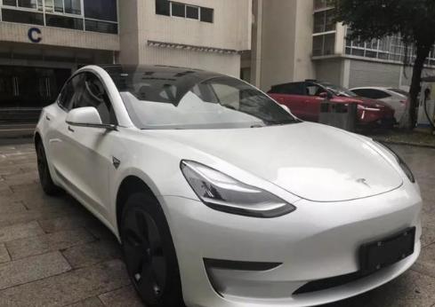 放弃了奔驰E系和宝马5系，50万提了特斯拉model3车主说使用感受