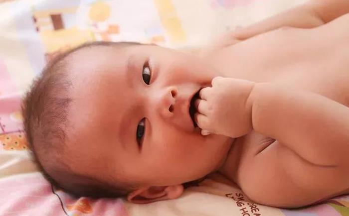 刚出生的新生儿身上为何有带青黑色的胎记，并不会影响宝宝健康