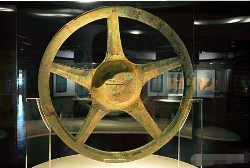 有个问题，三星堆青铜太阳轮是干嘛用的呢?