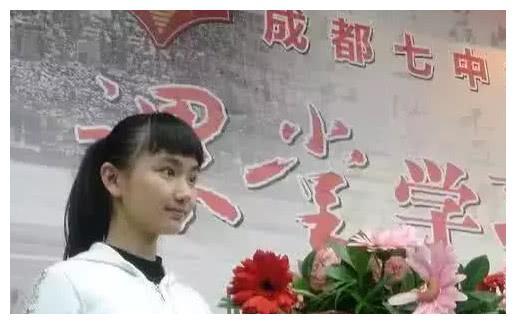 她是林妙可闺蜜，7岁出道、633分考进清华，24岁美成小仙女