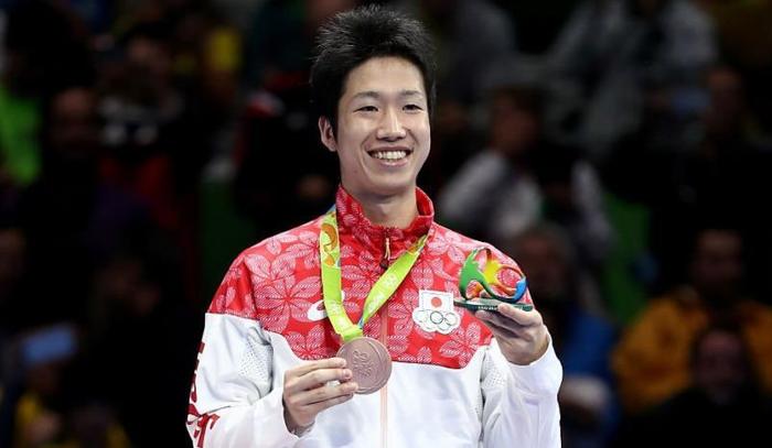 曾是中国乒乓冠军，现是张本智和教练，儿子将代表德国队打世乒赛