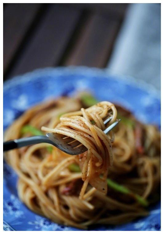 黑椒牛柳炒意面，美味又管饱