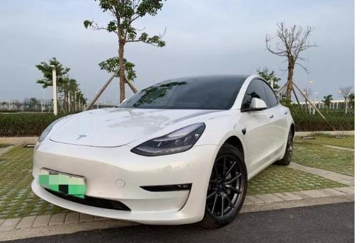 放弃了奔驰E系和宝马5系，50万提了特斯拉model3车主说使用感受