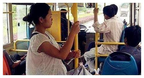 老人在公车上“倚老卖老”训斥孕妇不让座，小学生的话，让她羞愧