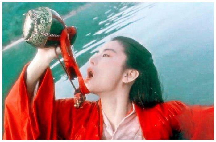 造型师张叔平又出新作，汤唯都要被玩坏了，古装造型被疯狂吐槽！