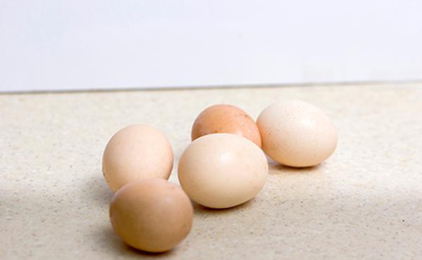 鸡蛋放冰箱，能保存多少天？教你正确保存方法，三个月或都不变质