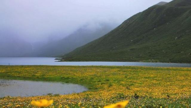 实拍神奇的班公湖，中印两国共用的湖泊，被称为世上最任性湖泊