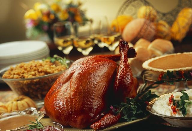 美国人怎样过感恩节？和家人准备晚餐菜单，享受美式家庭温馨
