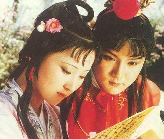 《红楼梦》中的服饰，银鼠坎肩是什么动物？杨妃色又是什么颜色？