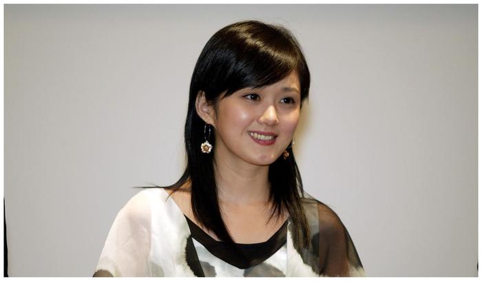 张娜拉出席新闻发布会，网友说：当年的刁蛮公主还是这么美