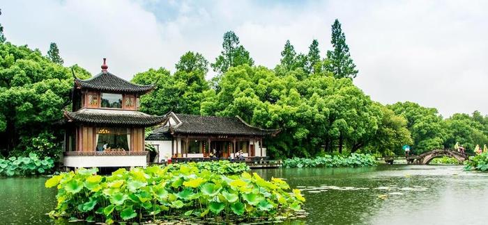中国首个湖泊类世界文化景观遗产，位于杭州，没有围墙不收门票！