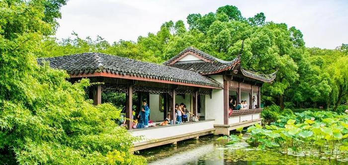 中国首个湖泊类世界文化景观遗产，位于杭州，没有围墙不收门票！
