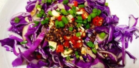 包菜和紫甘蓝是同种蔬菜吗？它们的营养哪个更好？