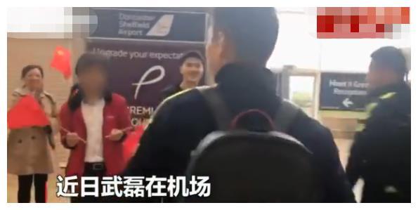 “国旗上不可以签字。”这是来自中国球员内心不能触犯的底线。