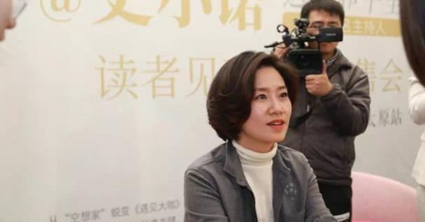 主持人史小诺一家三口罕见曝光，老公是帅气型男，女儿长相甜美