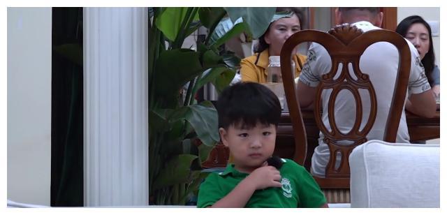 凌潇肃4岁儿子撞脸安吉，如果《爸爸去哪儿》再播出会是热门人选