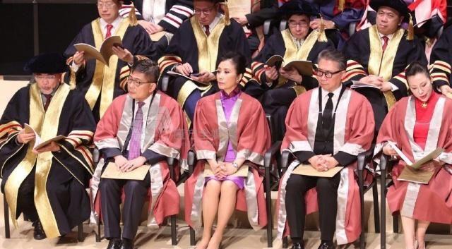 恭喜阿姐！71岁的TVB一姐汪明荃 获得香港理工大学颁获荣誉院士
