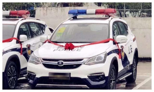 中国警车“国产化”，告别了德系日系车，新车彰显大国霸气