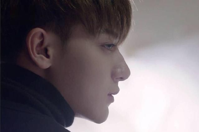 “驼峰鼻”正流行，王俊凯、片寄凉太的侧脸迷人，最后一图最经典