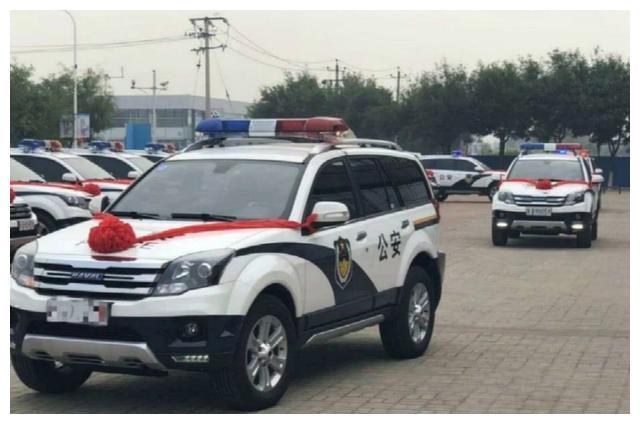 中国警车“国产化”，告别了德系日系车，新车彰显大国霸气