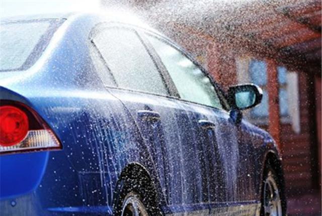 教你4招保养车漆！老司机：还给车子洗“凉水澡”？你受得了？