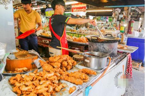 泰国人对油炸食品是真爱，最后这种把我吓跑了，网友：下不去嘴