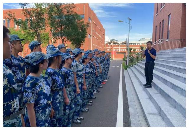 济南大学城实验高中2019年新生入校教育之消防灭火演练