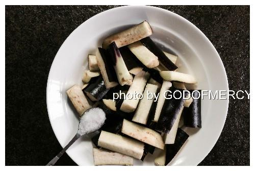 炒菜到底用什么油最健康？教你“6个诀窍”，包你挑到好食用油