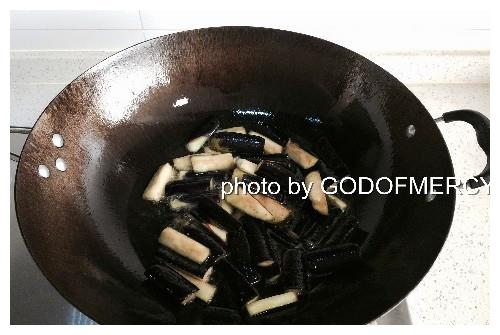 炒菜到底用什么油最健康？教你“6个诀窍”，包你挑到好食用油