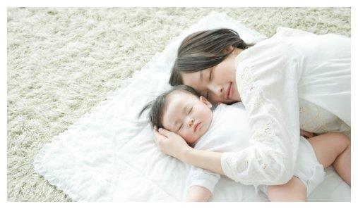 新生儿把后脑勺睡平，这种做法可取吗？