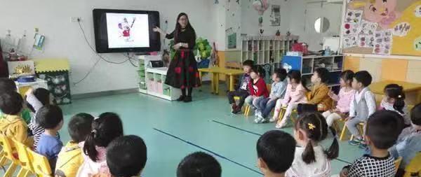 “最贵幼儿园收据火了”，学费远超大学，网友们直呼上不起了