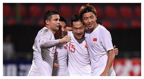 中国足球再闹世界笑话，足协直接打脸自己，球迷用这四个字评价