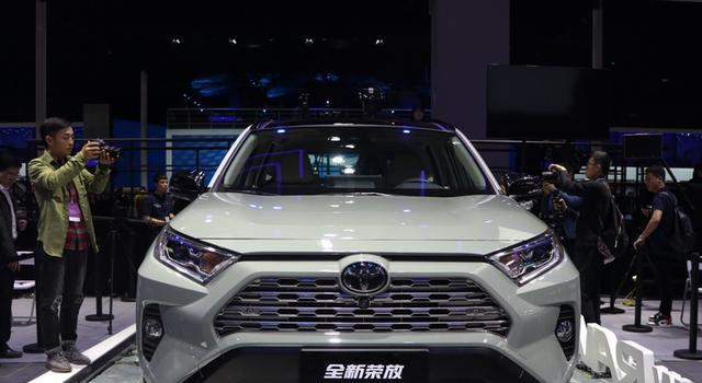 丰田全新RAV4荣放开启预售，2.5L混动版我非常喜欢