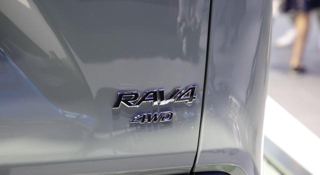 丰田全新RAV4荣放开启预售，2.5L混动版我非常喜欢