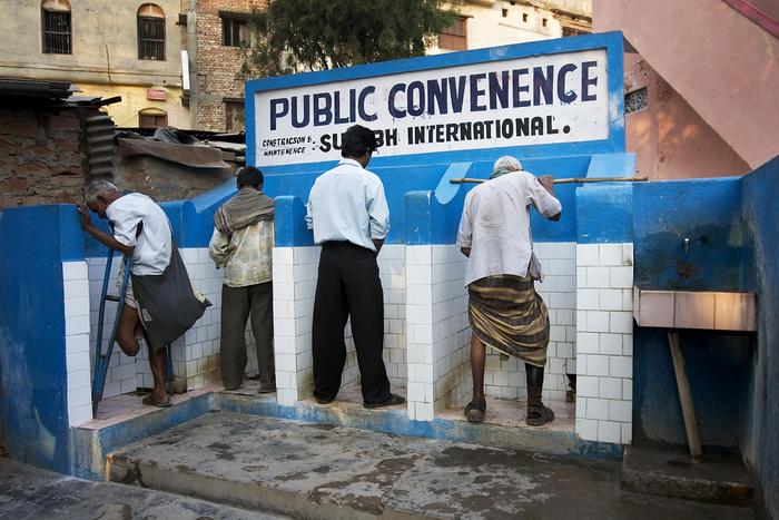 印度5年盖1亿间厕所，人们依旧随地大小便，为何不用厕所？