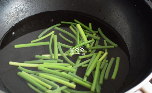 这是天然嫩肉剂，家家户户都有，只需挤一点，肉不腥也不柴