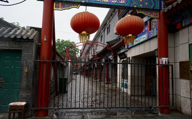 雨中漫步王府井风情街与步行街