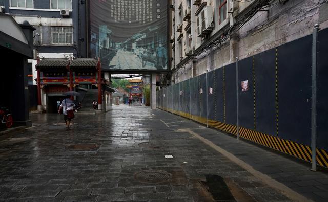 雨中漫步王府井风情街与步行街