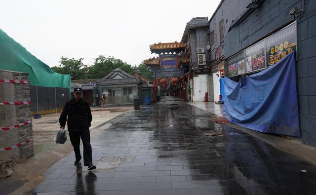 雨中漫步王府井风情街与步行街