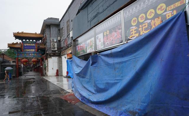 雨中漫步王府井风情街与步行街