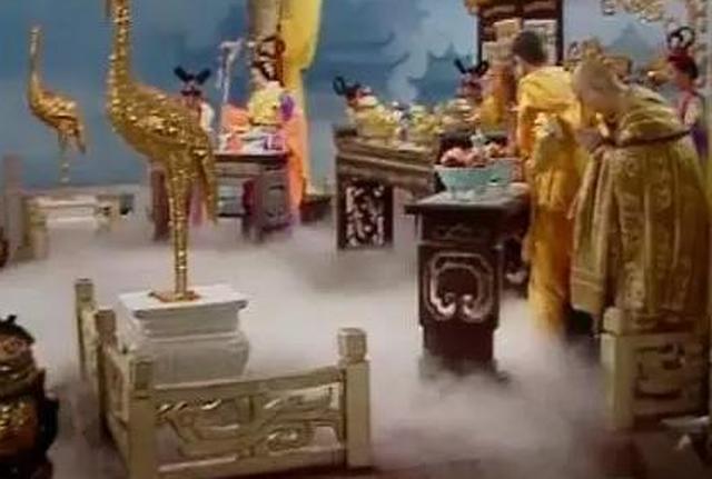 西游记：如来佛祖与玉皇大帝比，谁的地位更高？