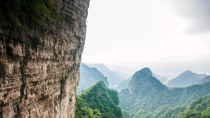 这是张家界海拔最高的一座山，里面藏着很多洞