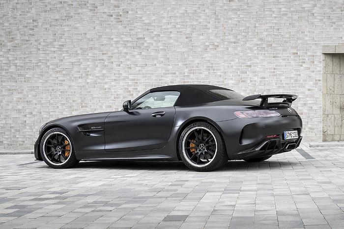 全新《AMG GT R Roadster》于英国境内展开接