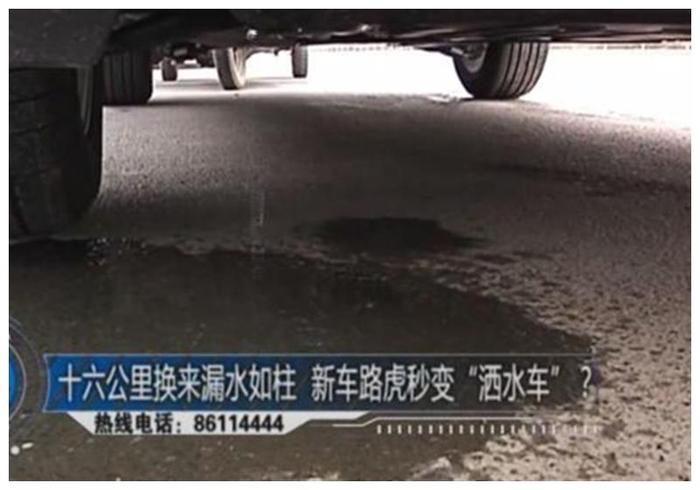 路虎牌“洒水车”，一公里耗费一桶玻璃水，车主：比加油贵！