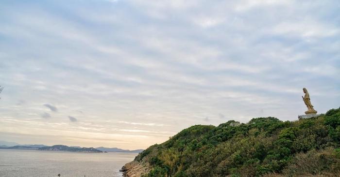 普陀山明明在浙江东海，为何称菩萨为南海观音？外地游客都糊涂了