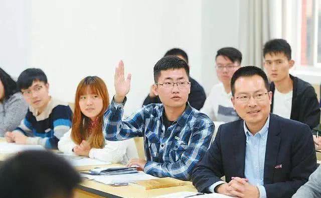 大学入党需要掌握时机，合理的入党时间是怎样的？建议转发收藏