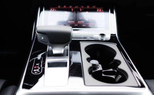网友：直指宝马X6！19款奥迪Q8旗舰SUV 内饰氛围科技感爆表