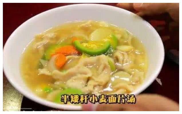 女星蔡琳回韩国录美食节目，网友：中国家常饭成韩国的顶级美食！